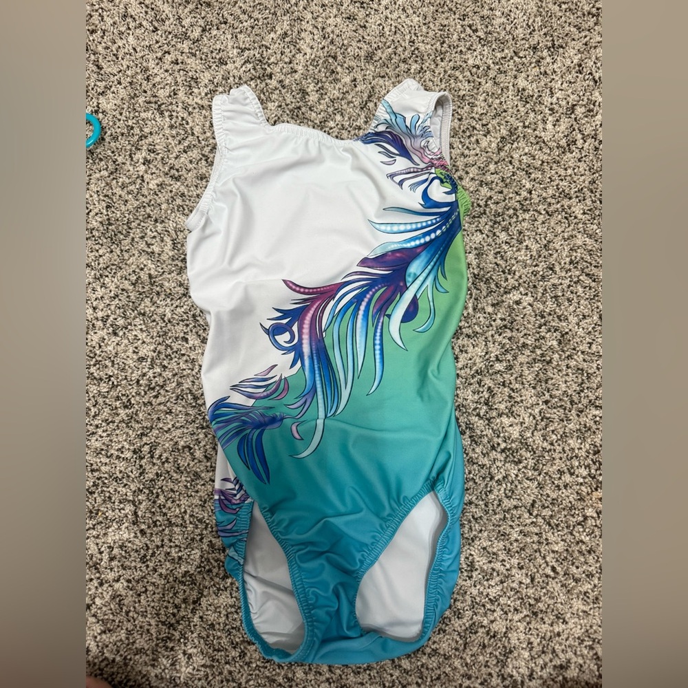 Girl Leo size 7/8